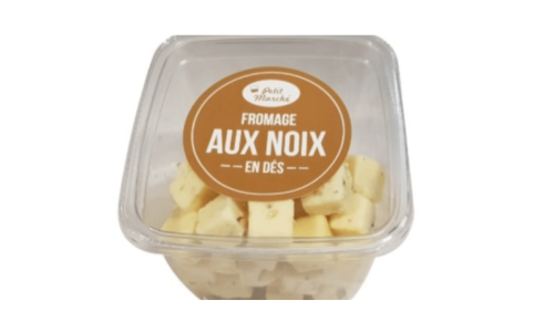 Odpoklic živila: Narezan sir v kockah z orehi